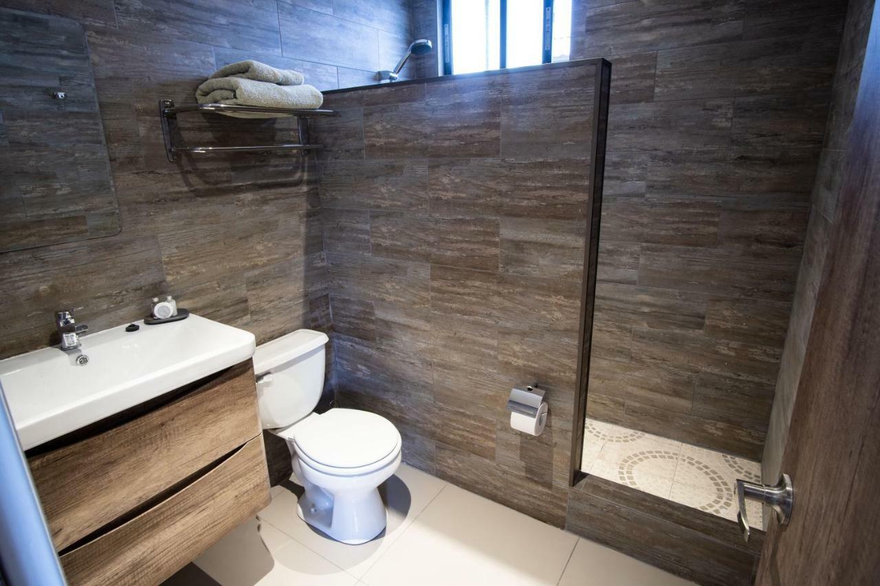 Inaki Uhi Hotel Hanga Roa Exteriör bild
